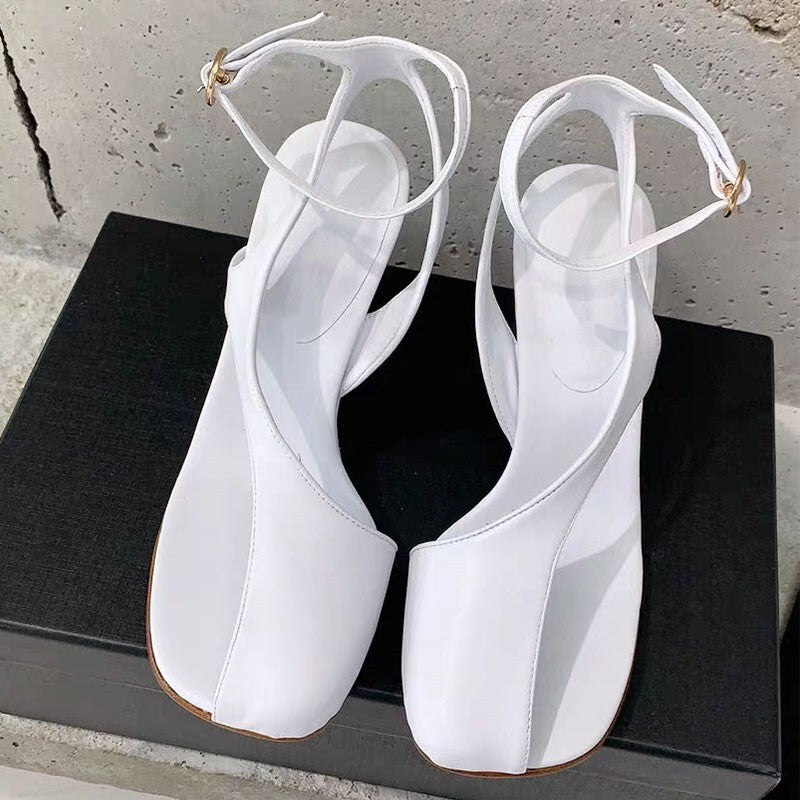 Femme Open-Toe Hæl Sandaler med unikt skulpturelt hældesign Stilla