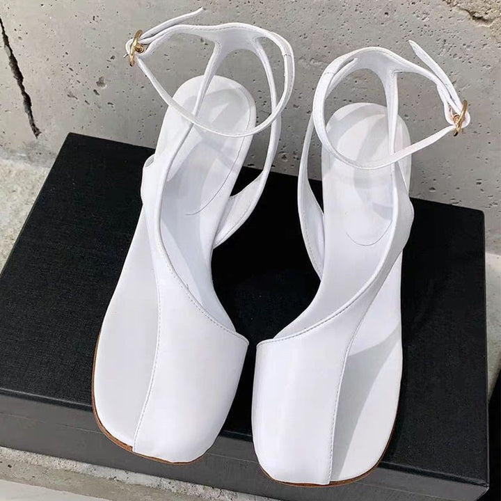 Femme Open-Toe Hæl Sandaler med unikt skulpturelt hældesign Stilla