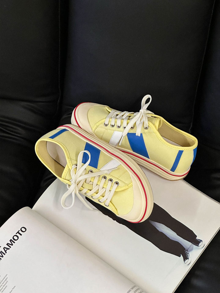 Dame mode Sneakers i sportsligt design med farvekontraster Stilla