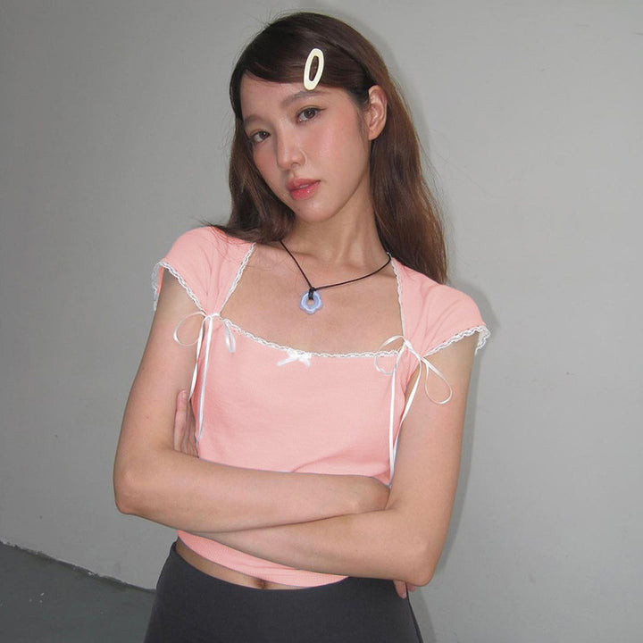 Dame Crop-top med justerbare spaghetti-stropper og elegante knude-detaljer Skovae