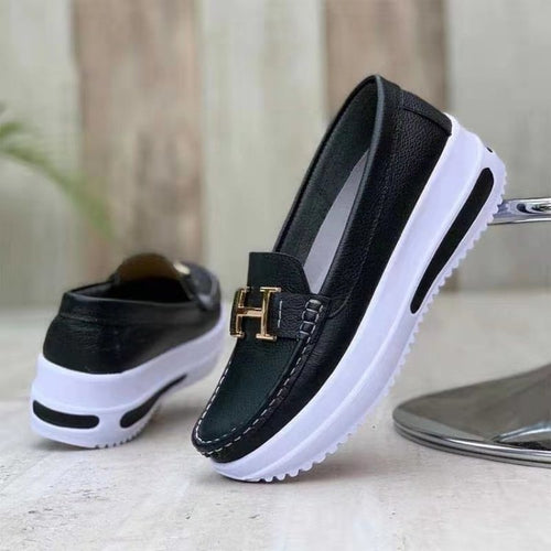 Dame modische Slip-On Loafers med smidigt overmateriale og trendy logo-detalje Stilla