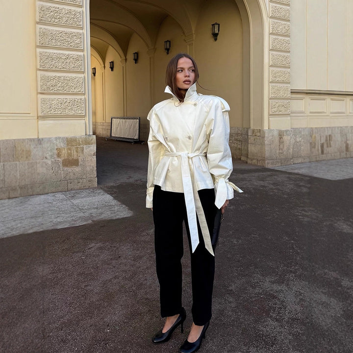 Dame mode kort jakke med talje bælte og elegant snit Stilla