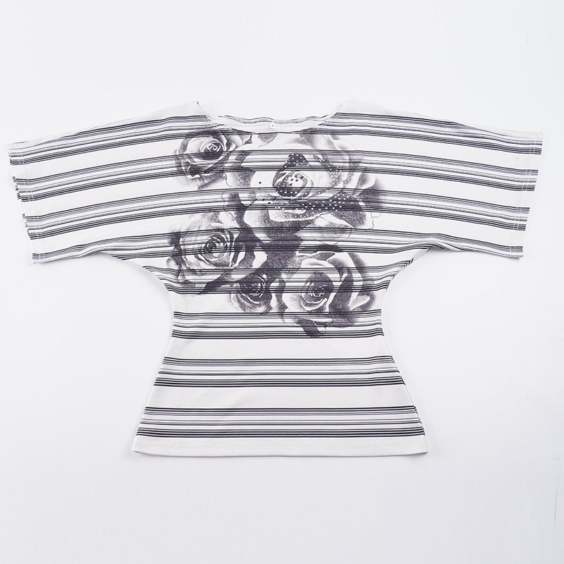 Dame Oversized T-Shirt med blomstret stribemønster og elegant pasform Skovae