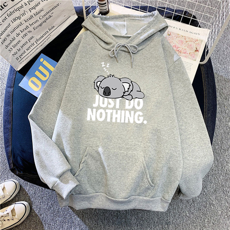 Dame hoodie med legende koala design og motiverende tekst Skovae