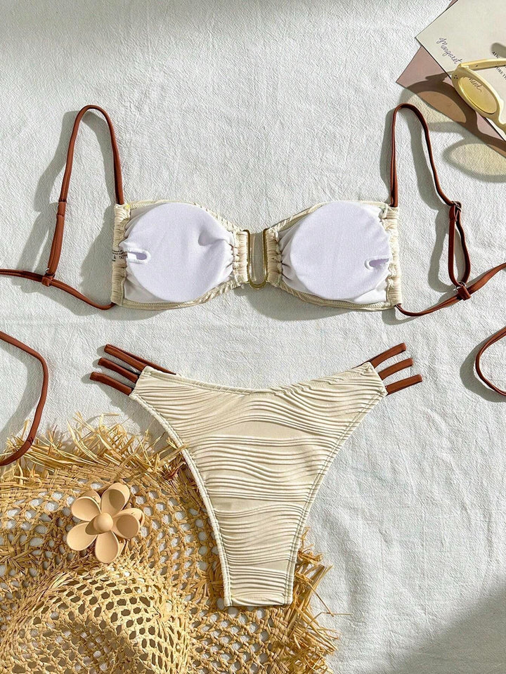 Dame bandeau-bikini med raffineret plisseret design og sidelændebånd Skovae