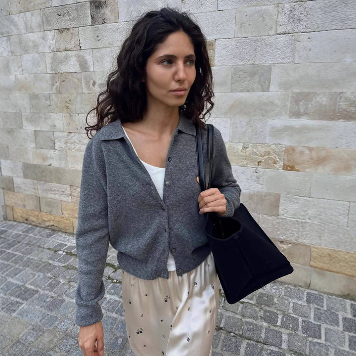 Dame cardigan med tidløst design og elegant knaplukning Stilla