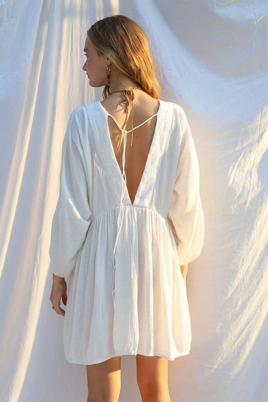 Dame bomuldskjole i luftig oversize-snit med dyb V-udskæring Stilla