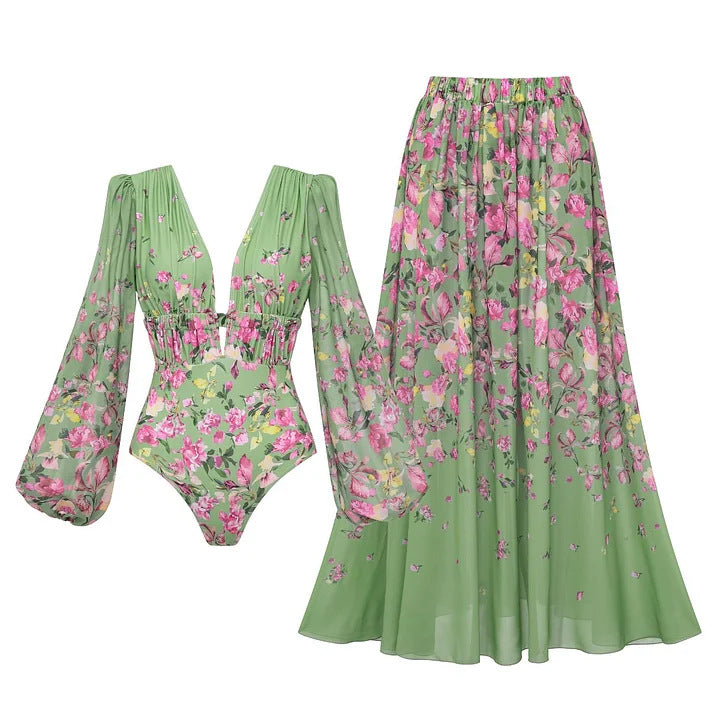 Dame bikinisæt med floralt snit og elegant maxiskørt Skovae