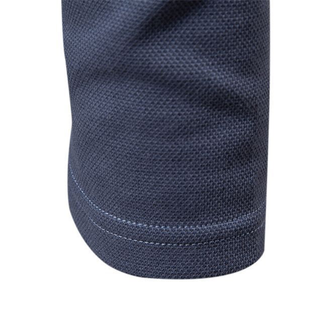 Herrer langærmet polo shirt med åben V-hals, smal pasform og tone-i-tone kravebroderi Skovae