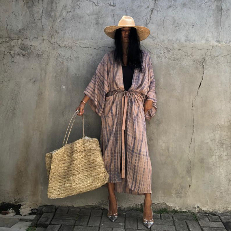 Dame strandvenlig kaftan med lang skæring og elegant bindebælte Stilla