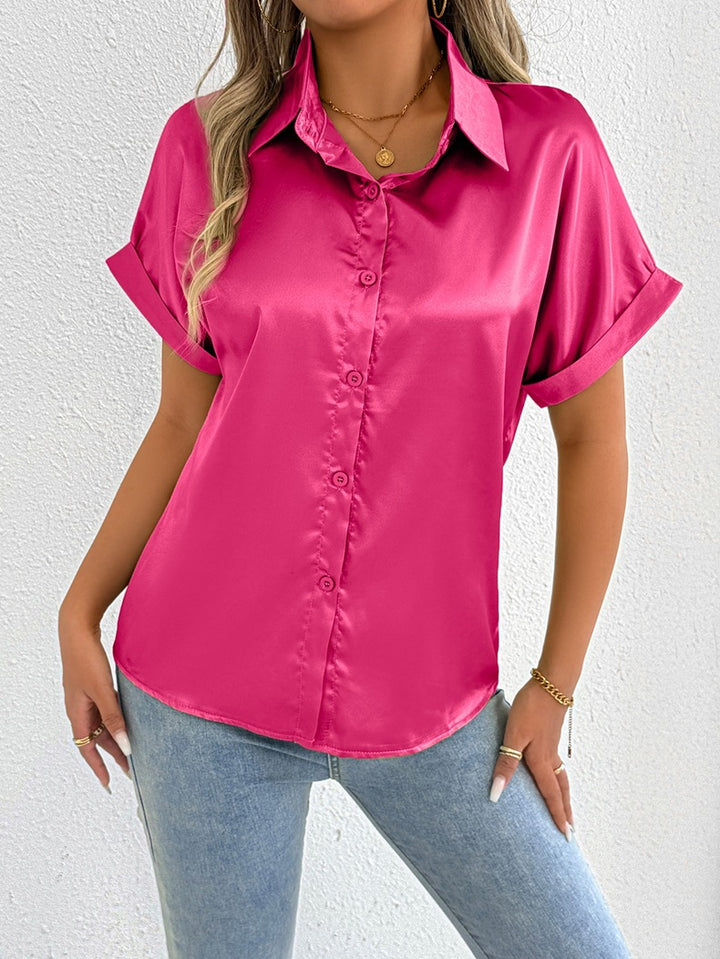 Dame satinbluse med afslappet snit og elegant krave Skovae
