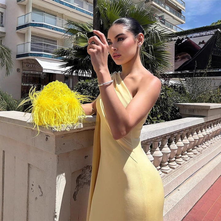 Dame Maxi-kjole med asymmetrisk design og elegante draperingsdetaljer Stilla