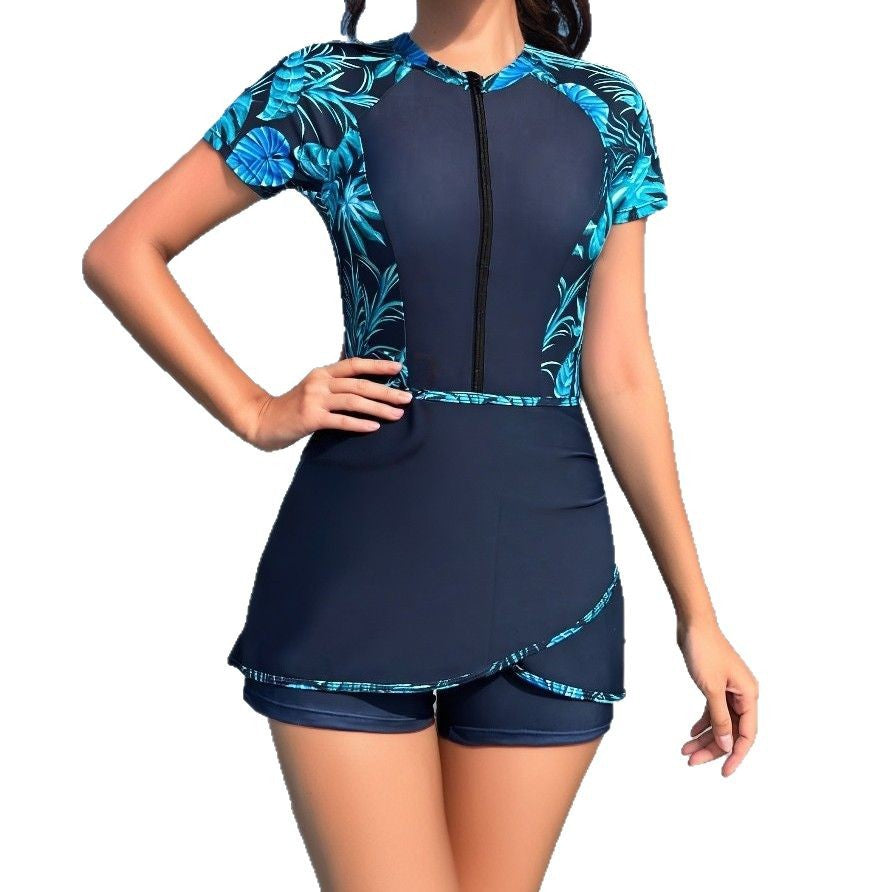 Dame Fashionable Swimsuit with Short Zip and Skirt Skovae