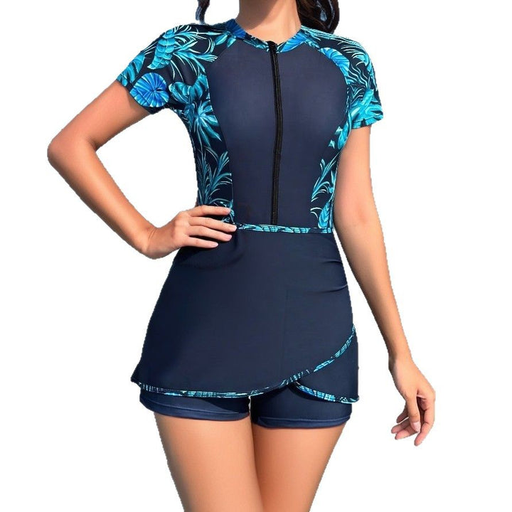 Dame Fashionable Swimsuit with Short Zip and Skirt Skovae