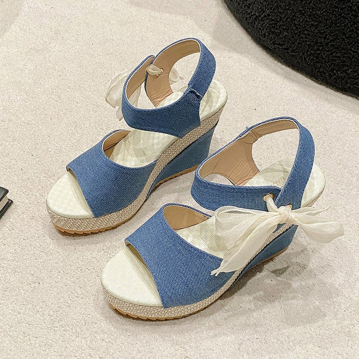 Dame Wedge-sandaler med elegant remdesign og komfortabelt fodseng Stilla