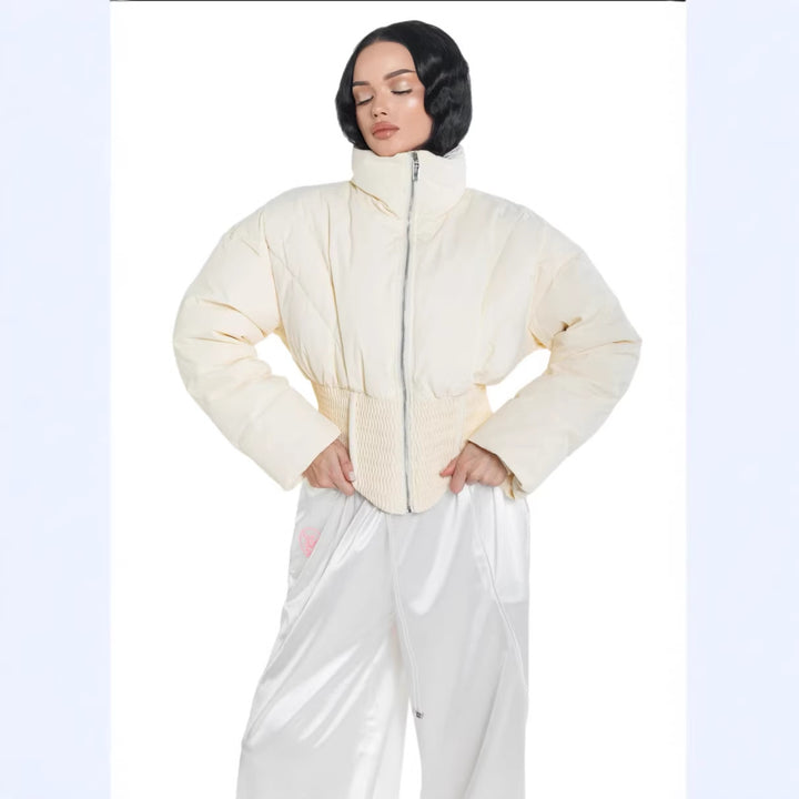 Dame moderigtig quilted jakke med elastisk talje og hætte Stilla