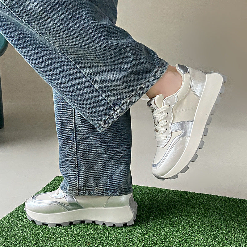 Damer snørebånd-sneakers med sporty silhuet og robust sålprofil Stilla