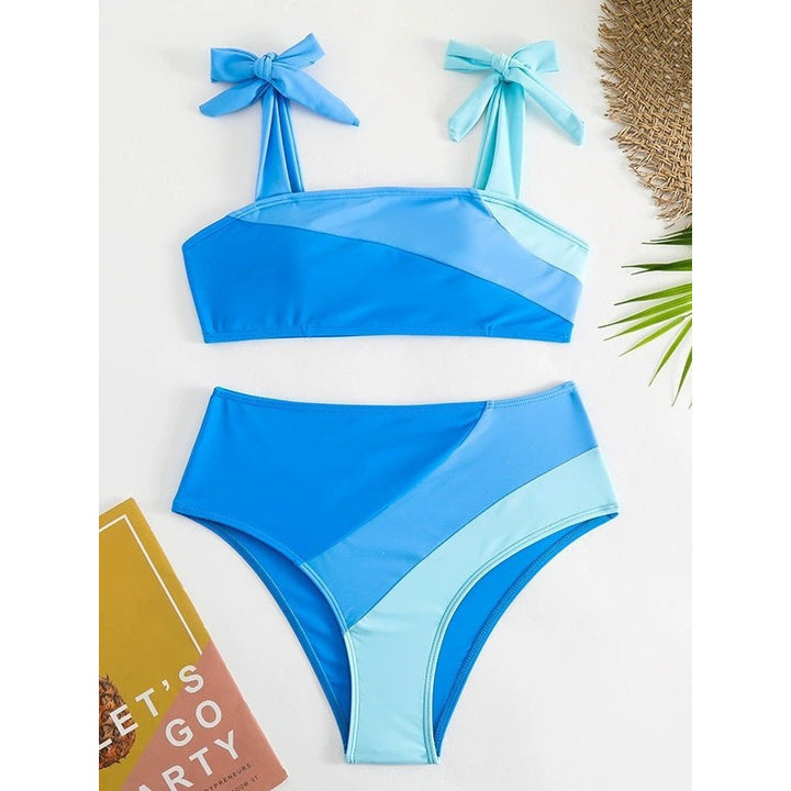 Dame Bikini-Sæt med legende sløjfer og moderne farveblokdesign Skovae