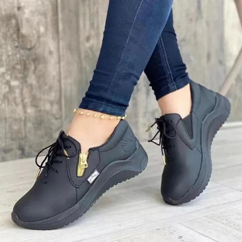 Dame Sporty Slip-On Sneakers med praktisk lynlåsåbning og behageligt fodseng Stilla