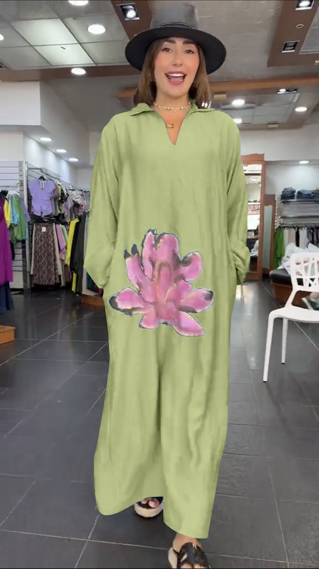 Dame Kaftan-kjole med blomsterdesign og praktiske sidelommer Stilla