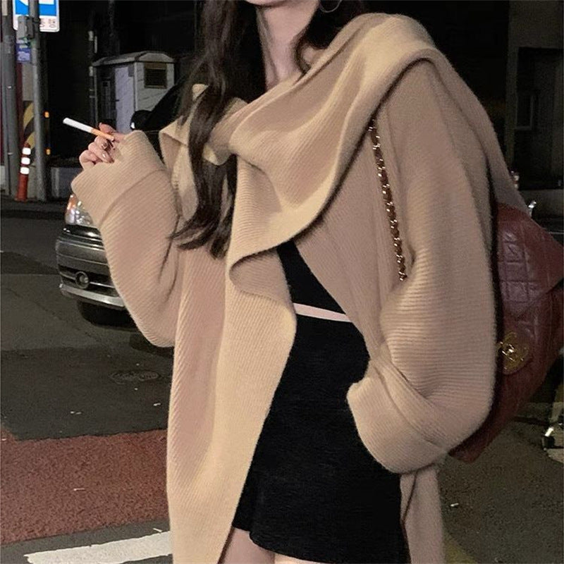 Kvinders afslappede oversized striktrøje med asymmetrisk snit og blødt materiale Stilla