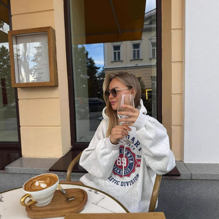 Kvinders komfortable hætte sweatshirt med sporty grafisk print og loose fit Stilla