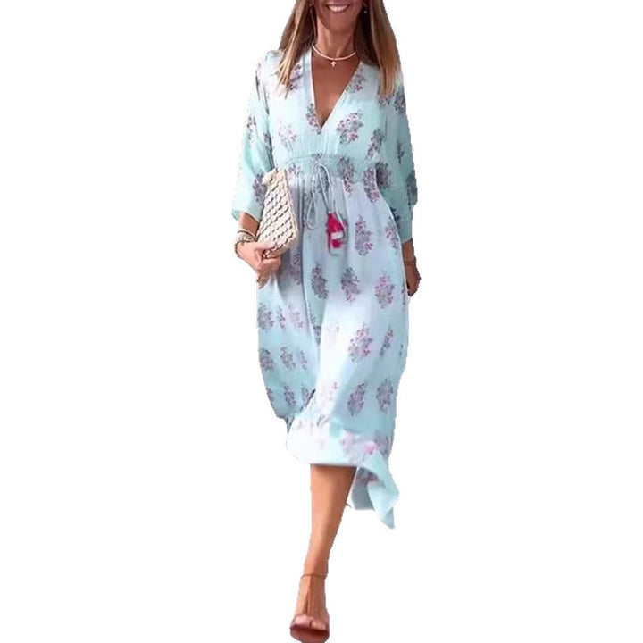 Dame nan luftig-flydende Boho-midikjole med V-udskæring, gathered smock talje, snor med kvaster og asymmetrisk flæse kant Skovae