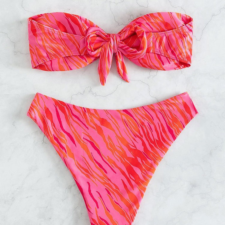 Dame bandeau-bikini med elastisk indpakningsdesign og høj benudskæring Skovae