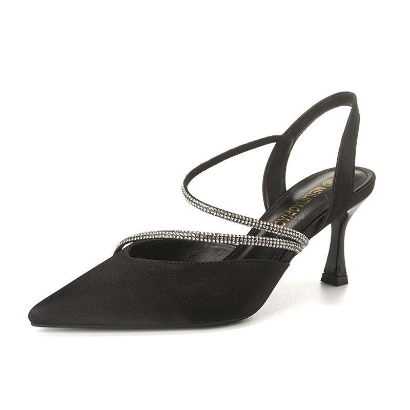 Dame Sling-Pumps med glitrende dekor og elegant V-cut Stilla