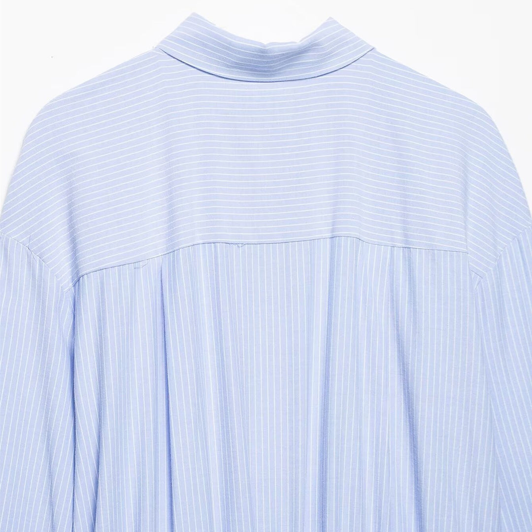 Dame Langærmet bluse med asymmetrisk knude-design og fine striber Skovae