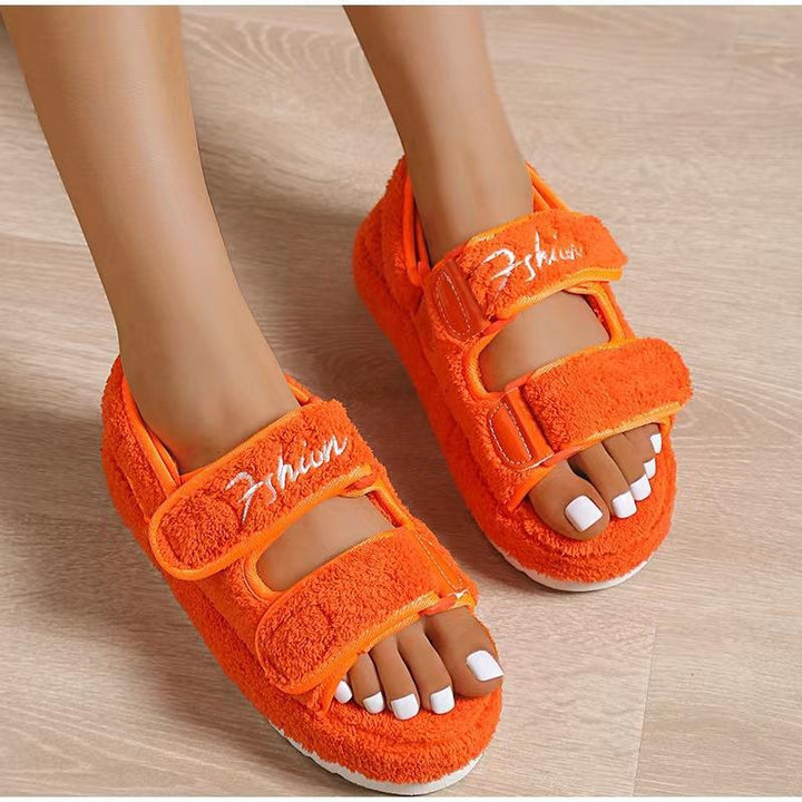 Dame komfortable Fuzzy-sandaler med justerbare velcro-lukninger og skridsikker sål Stilla