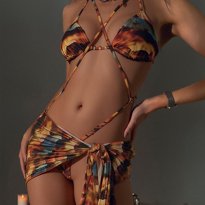 Damer trianglet bikini med moderne indpakningsnederdel og elegant bindingsmulighed Skovae
