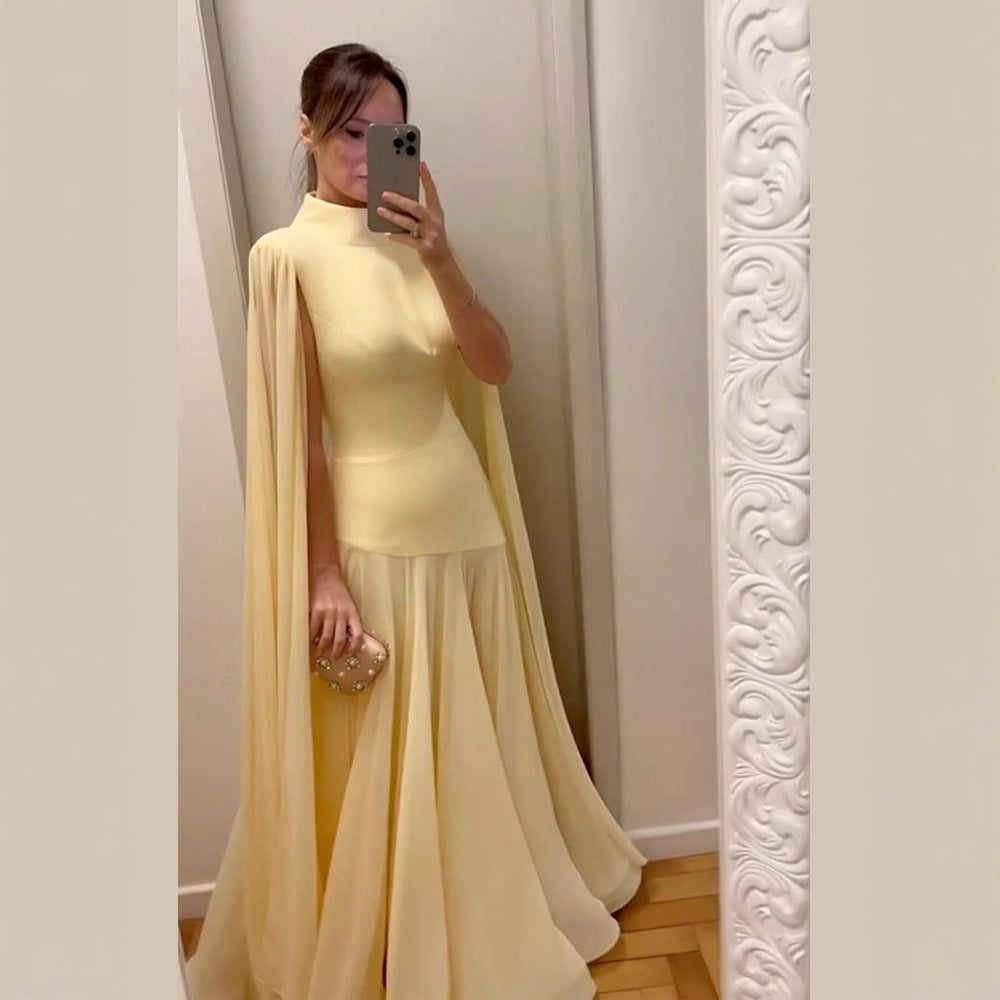 Dame elegant maxikjole med smart cape Stilla