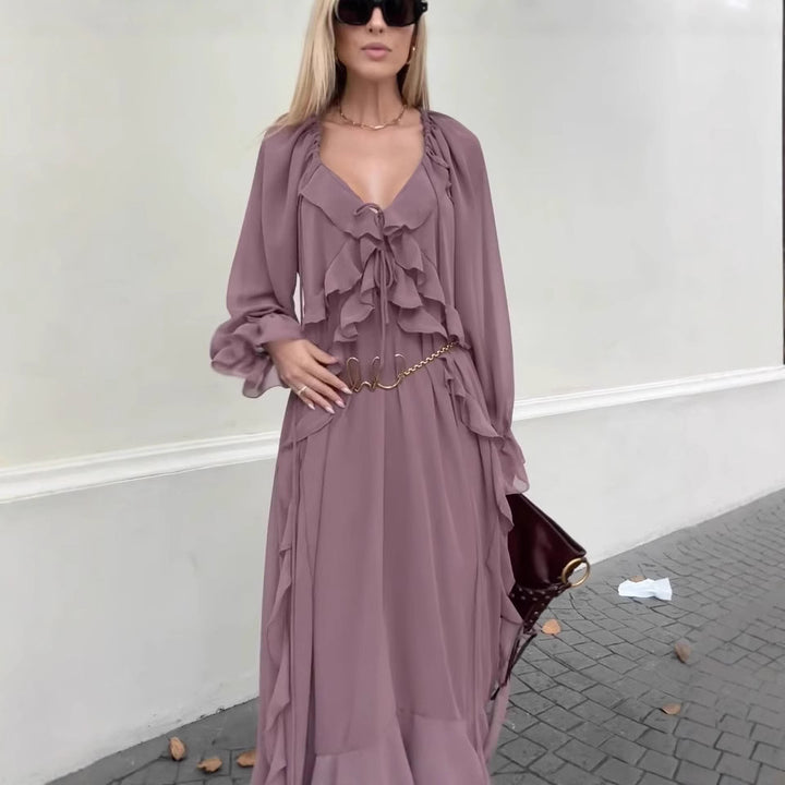 Dame Maxikjole med feminine ruffle detaljer og elegant V-udskæring Stilla