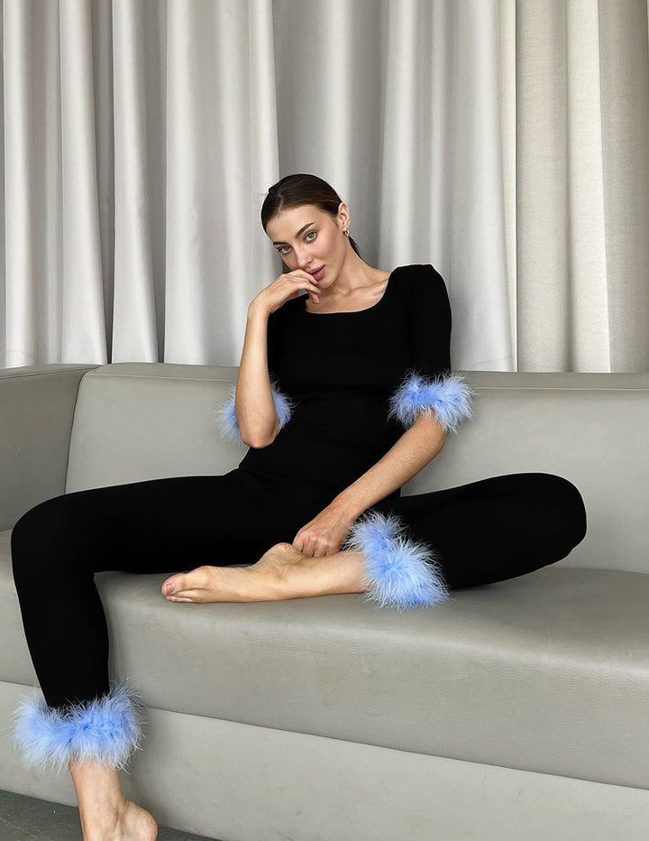 Dame Elegant og komfortabel loungebukser med farverige fjer detaljer Stilla
