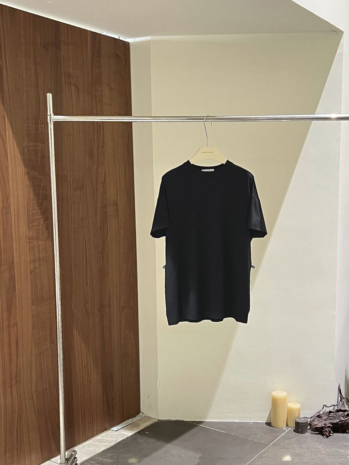 Dame afslappet T-shirt med unik snit og innovative detaljer Stilla