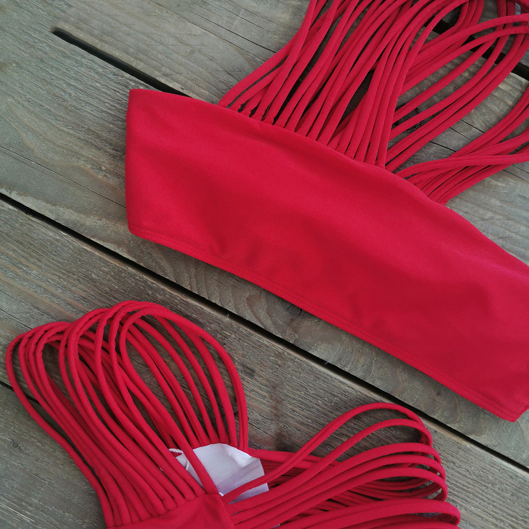 Dame fashionabel bikini-sæt med unikke stropdetaljer Stilla