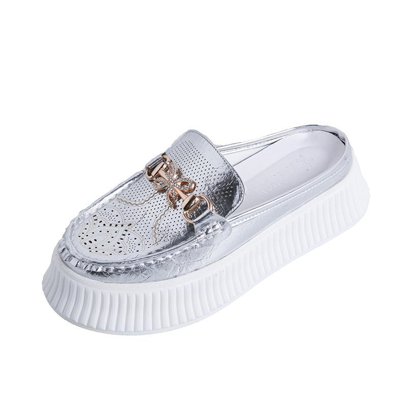 Dame mode loafers med glat overfladestruktur og dekorativ metallelement Stilla