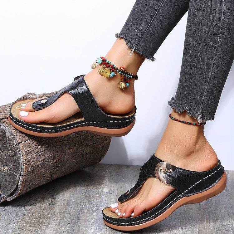Dame flip-flops med dekorativt huldesign og ergonomisk fodseng Stilla