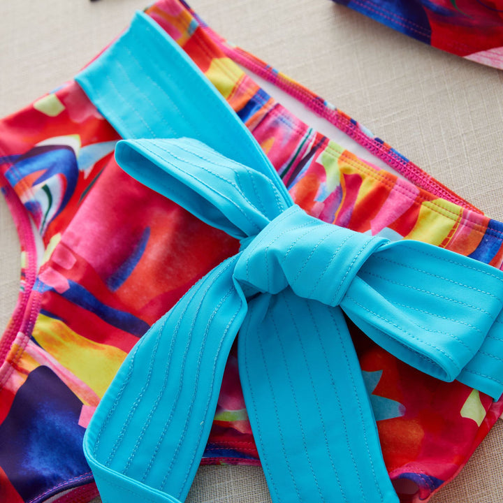 Dame bikini-sæt med elegant flæsekant og kontrasterende bånd Stilla