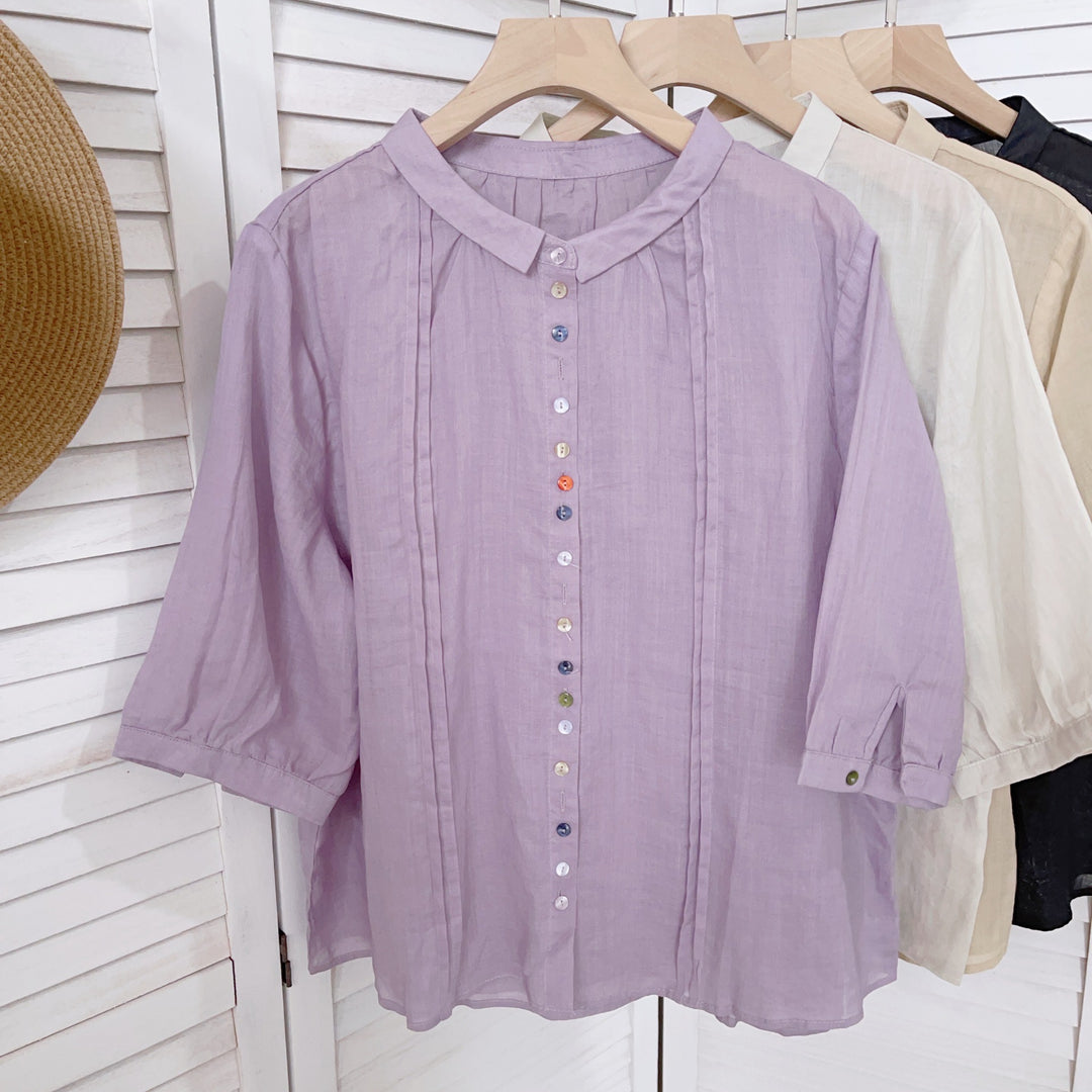 Femme Let Button-Up Bluse med Farverigt Knapdetalje Stilla