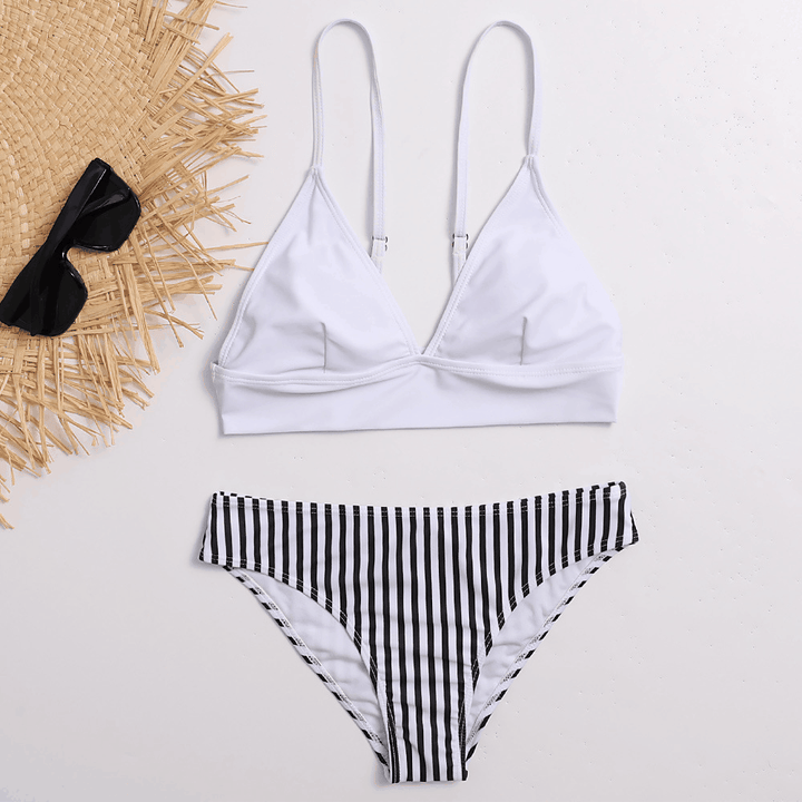 Dame bikini-sæt med trendy trekant-top og klassisk stribet bikinibund Stilla
