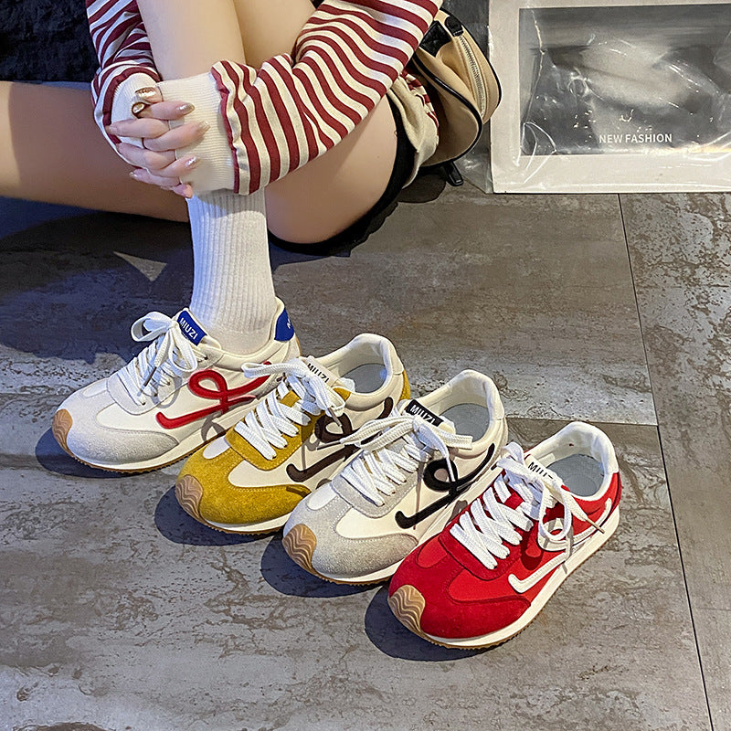 Dame Sporty Sneakers med stilfuld logo-detalje og åndbar overfladestruktur Stilla
