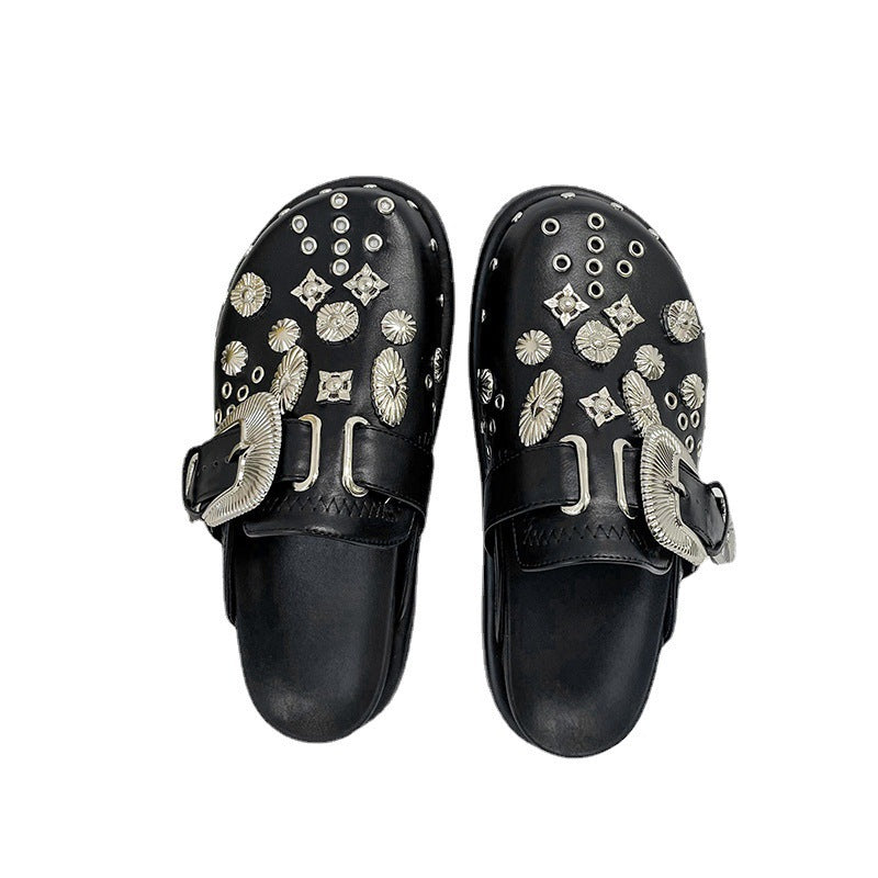 Dame nan dekorerede slip-on clogs med metalliske conchos, stor pynteklips og ergonomisk fodseng Skovae