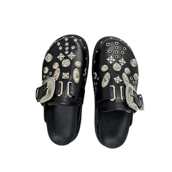 Dame nan dekorerede slip-on clogs med metalliske conchos, stor pynteklips og ergonomisk fodseng Skovae