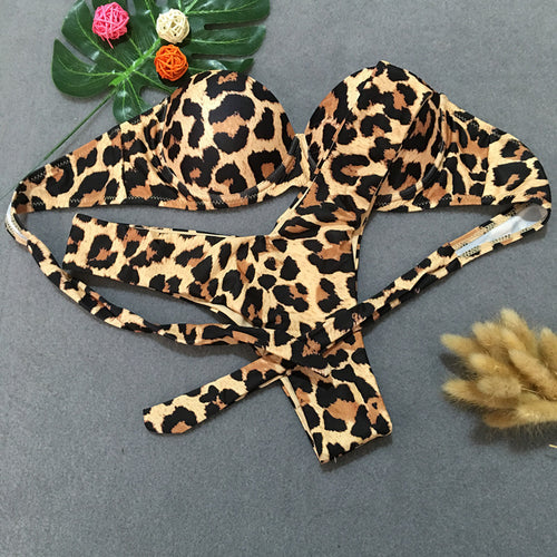 Dame Bandeau-bikini med dyreagtigt leopardmønster og elegant snit Stilla