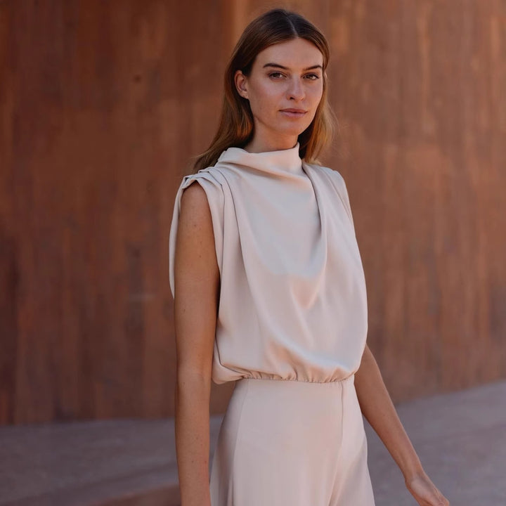 Dame Elegant jumpsuit med høj hals og vide ben Skovae