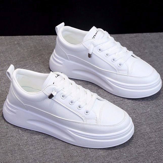 Dame mode sneakers med kontrasterende indlæg og struktureret sål Stilla