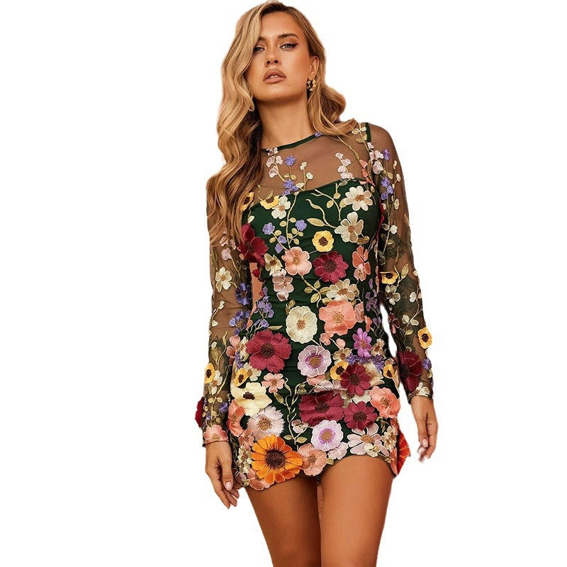 Dame Festkjole med floral broderi og gennemsigtigt overmateriale Stilla