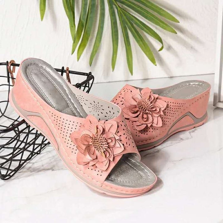 Dame komfortable slippers med blomsterperforeringer Stilla